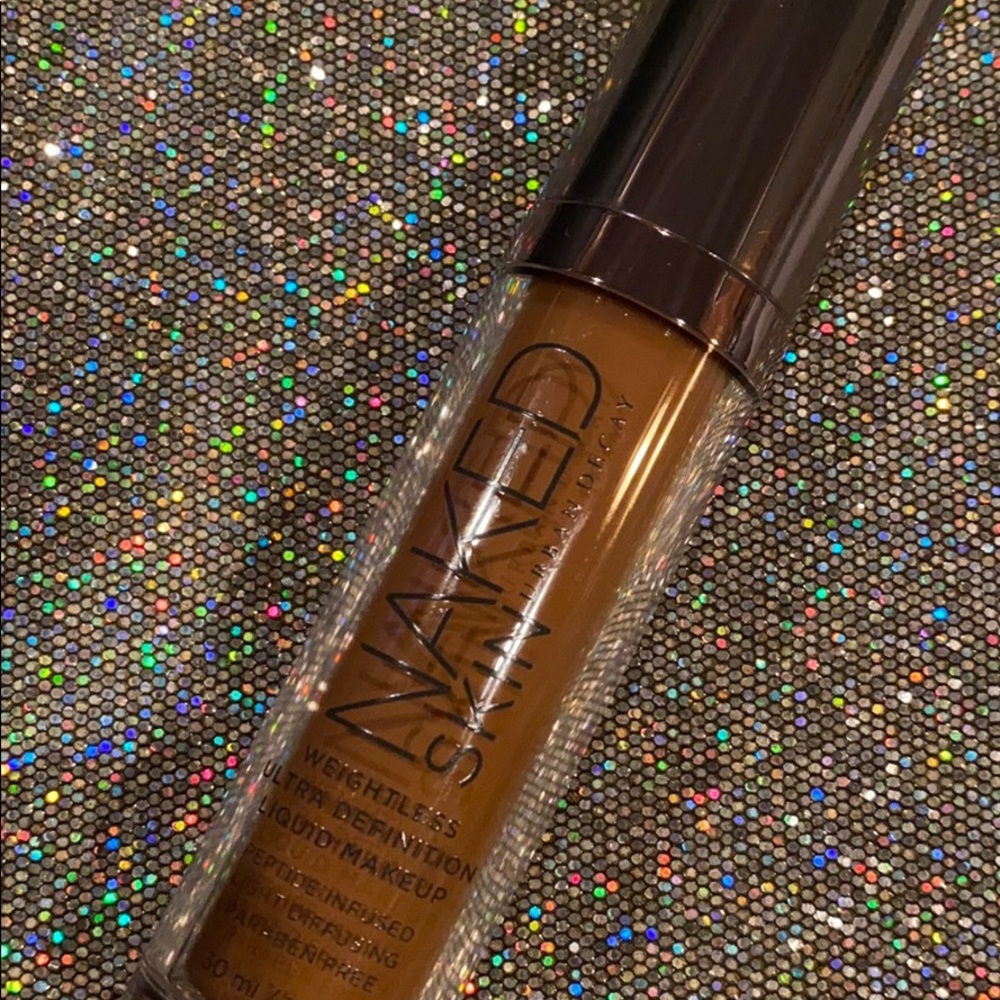 Urban Decay's Naked Skin Weightless Foundation💗
